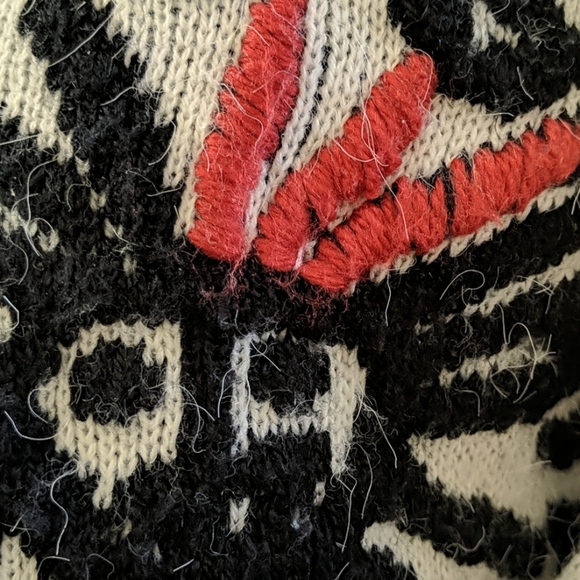 Graphic Vintage Sweater - Picture 8 of 8